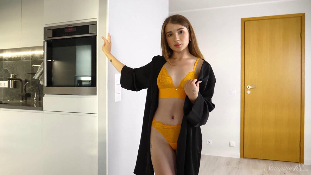 [Stunning18.com] Lesja - Hot kitchen 4k [2023.11.16, Teen, Skinny, Young, Solo, Erotic, Posing, Brunette, Small Tits, 2160p, SiteRip]