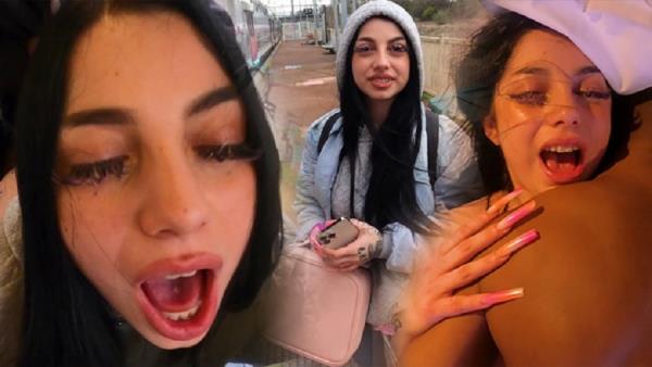 Roma Amor - Cute Chilean Friend Bubble Butt Pounded In A Public Train [FullHD 1080p]