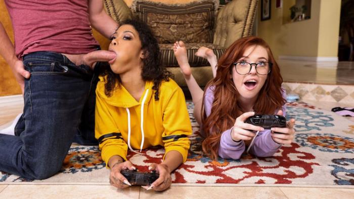 Jeni Angel, Madi Collins: Gamer Girl Threesome Action