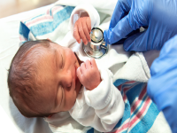 Яка безоплатна медична допомога гарантована передчасно народженим немовлятам?