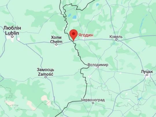 На кордоні польські фермери розкривають українські фури та висипають зерно (відео)