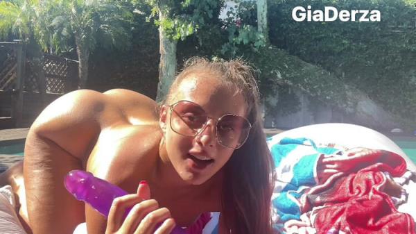 Gia Derza -  Fat Ass Anal Farting And Fisting Poolside [Manyvids] (HD 720p)