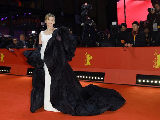 У розкішній вечірній сукні: неймовірна Шерон Стоун вразила глядачів на Берлінале
