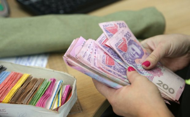 8000 грн – не гарантія подолання бідності: що чекає на українців після підвищення мінімальної зарплатні
