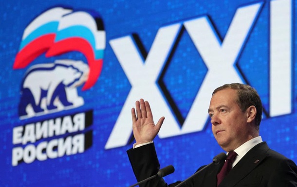 Медведев ожидает "новых руководителей" Украины