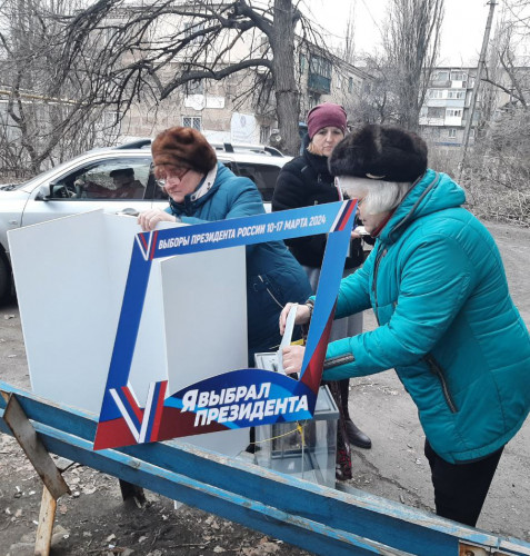 В Торезе стартовало досрочное голосование