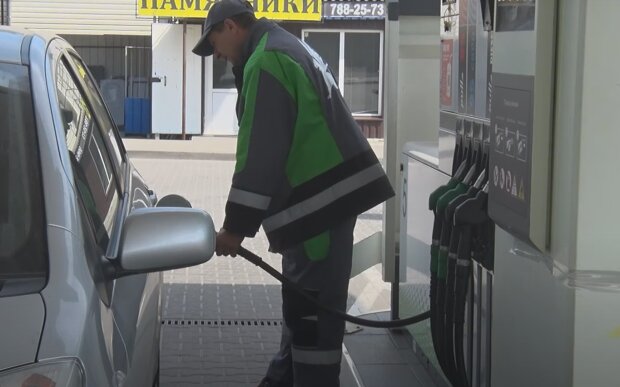 Водії обомліли: нові ціни на бензин і дизель змусять розщедритися по повній