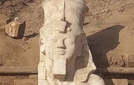 В Египте обнаружили верхнюю часть статуи фараона Рамзеса II