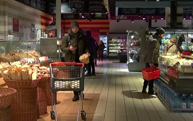 Хочете їсти – діставайте заначку: супермаркети підняли ціни на макарони, хліб та ковбасу