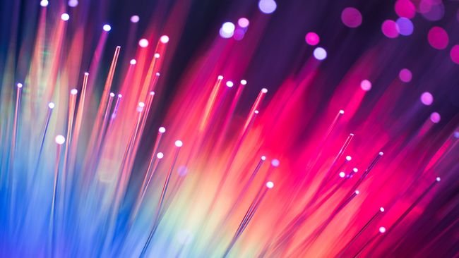Скорость передачи данных по оптоволоконному кабелю добилась 301 Тбит/с. Это в 1,2 миллиона один бойче, чем при домашнем широкополосном соединении