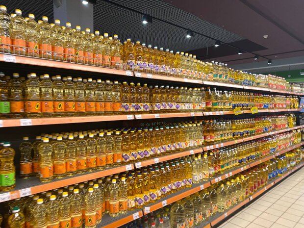 Пляшечка по 46 грн: в Україні супермаркети оновили ціни на олію, хліб та яйця