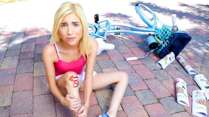 Piper Perri : Bike Accident