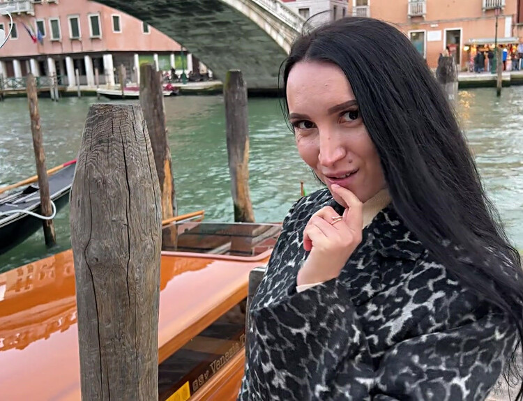 Eva Fucks With a Stranger In Venice [ModelsPorn] 734 MB