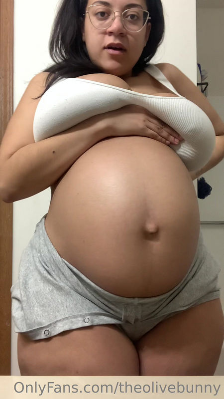 Theolivebunny : Full Term Pregnancy Huge Tits Hot Mom