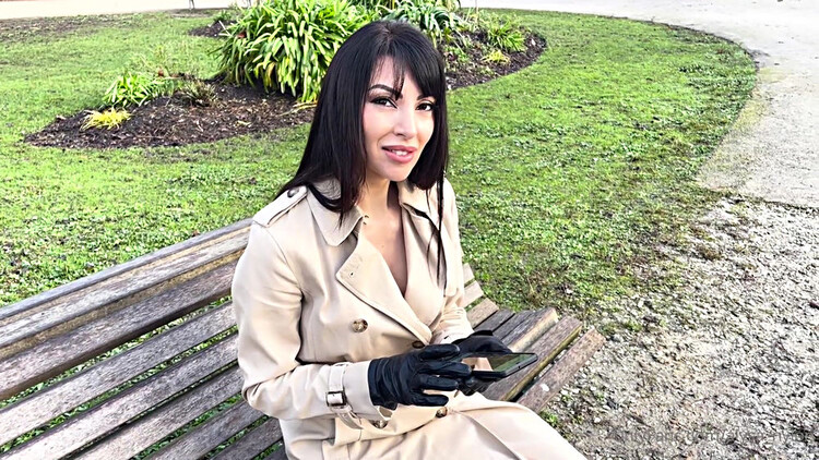 Alysa Nylon-Naked Under a Trench Coat, I Walk In The Park Where 2 (Onlyfans) FullHD 1080p