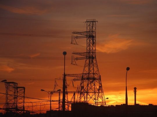 Українцям потрібно готуватися до погодинних відключень електрики: у ДТЕК назвали чотири умови