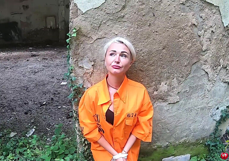 Sexy Prisoner Deep Sucking Dick And Had Anal Sex On The Abandoned - Facial