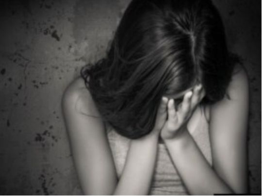 Споїли і зґвалтували: на Київщині 5 підлітків познущалися над малолітньою дівчиною