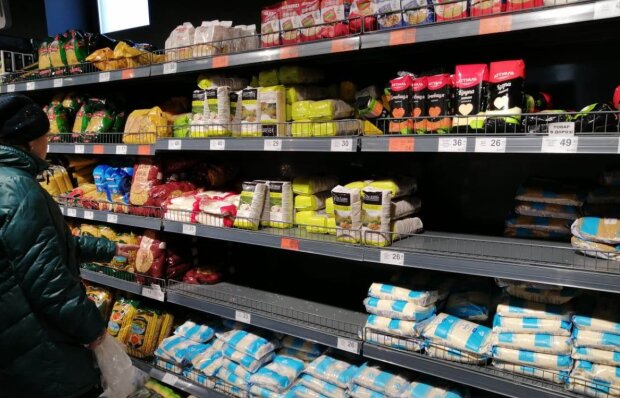 Гуманітарні набори закінчуються: в Україні супермаркети оновили ціни на рис, гречку та макарони