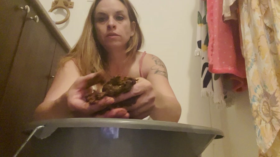 DirtyDaisy - Thick brown poo in my hands (713 MB)