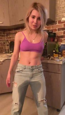 Misty_Phoenix – Accidentally peeing and pooping in my jeans (163 MB)