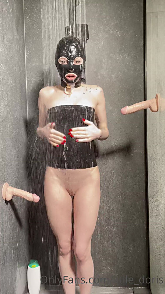Onlyfans: Litlle Doris - I Found An Old Shower Video I Totally Forgot That I Put The Handcuffs On The Shower Haha Xd [UltraHD 2K 1920p]