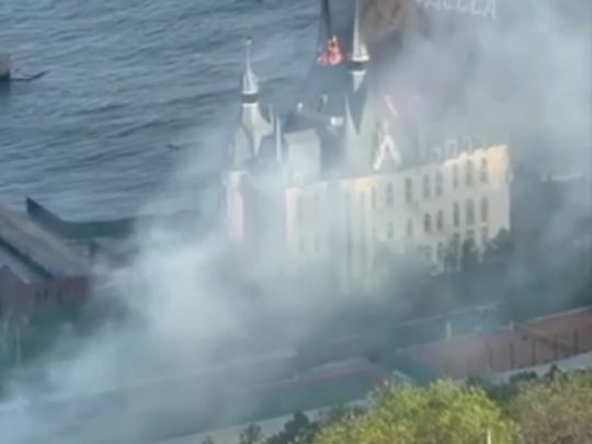 В Одесі після обстрілу горить «Замок Ківалова», є жертви(відео)