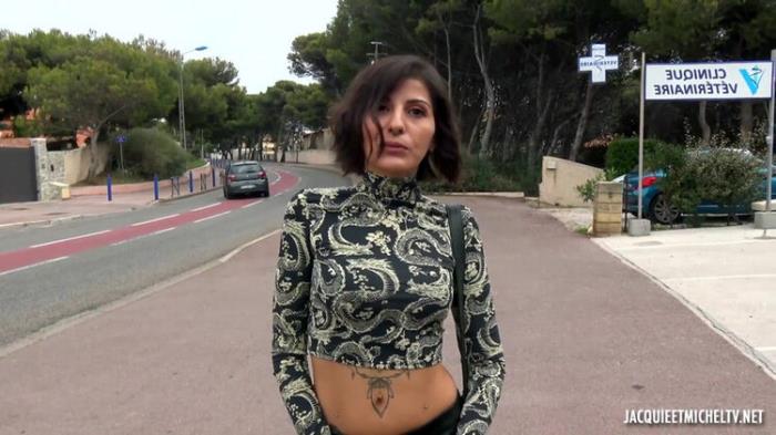 Alya : Alya, 25, Veterinary Assistant In Marignane (FullHD 1080p) - JacquieEtMichelTV/Indecentes-Voisines - [2024]