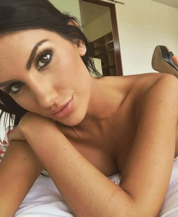 August Ames (2) : How Can I Not Look At Her
