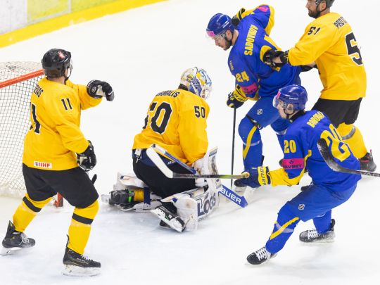 Україна розбила у вирішальній грі чемпіонату світу з хокею Литву та піднялася до дивізіону 1А: відеоогляд матчу