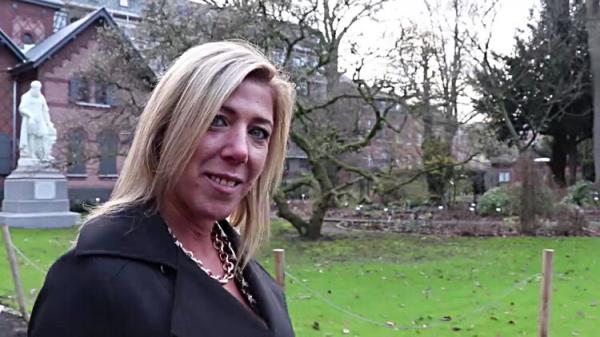 Milf Nikky Opent Haar Kontje - [VurigVlaanderen/MeidenVanHolland] (HD 720p)