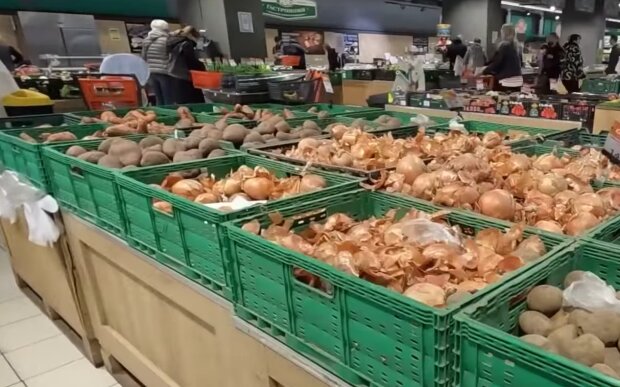 Улюблені "черіки" не у списку? Українські супермаркети знизили ціни на помідори, огірки та часник