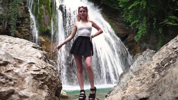 Sex Date at the Waterfall Ended with Blowjob in Public NASHIDNI
