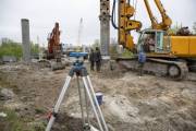 Строительство проезда с Подольского моста вблизи ж/д станции «Радужный» продолжается круглосуточно