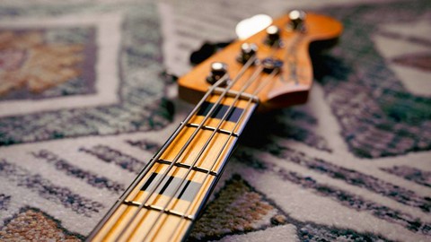 Complete electric bass course to improve your technique