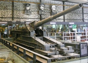 Canon sur Rail 80 cm Kanone (E) Schwerer Gustav (maquette) Walk Around
