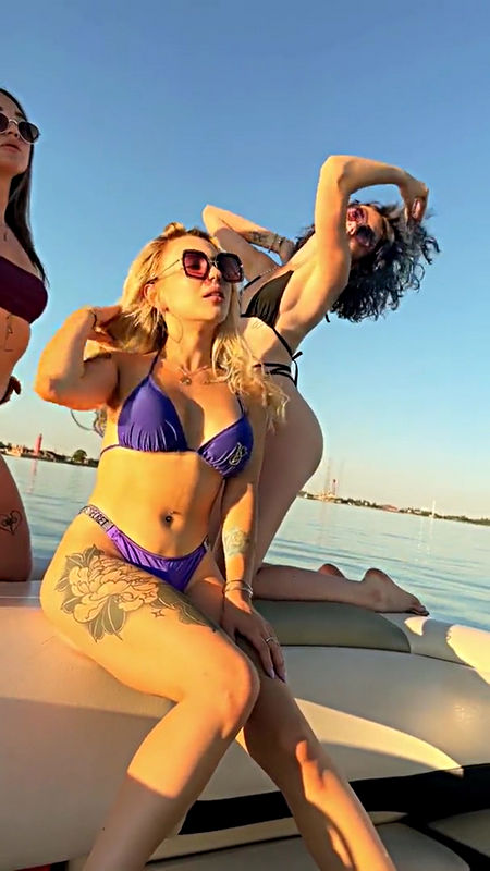 Sex Boat Public And Nude Beach - 4 Girls Photoshoot Hot Sexy Naked Girls - Darcy Dark Bella Mur - [ModelHub] (FullHD 1080p)