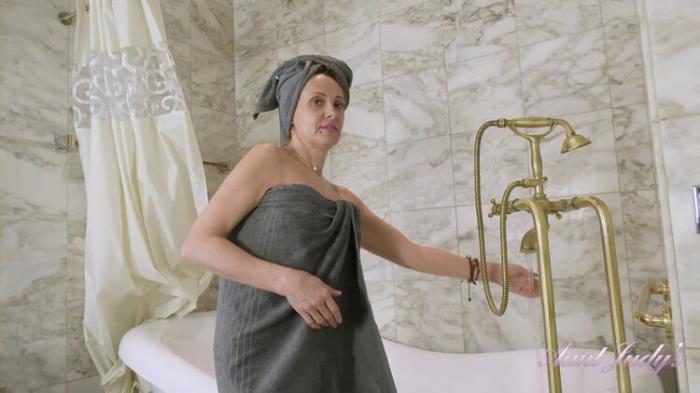 Gerda : Gets Naughty In The Bath (FullHD 1080p) - AuntJudys - [2024]