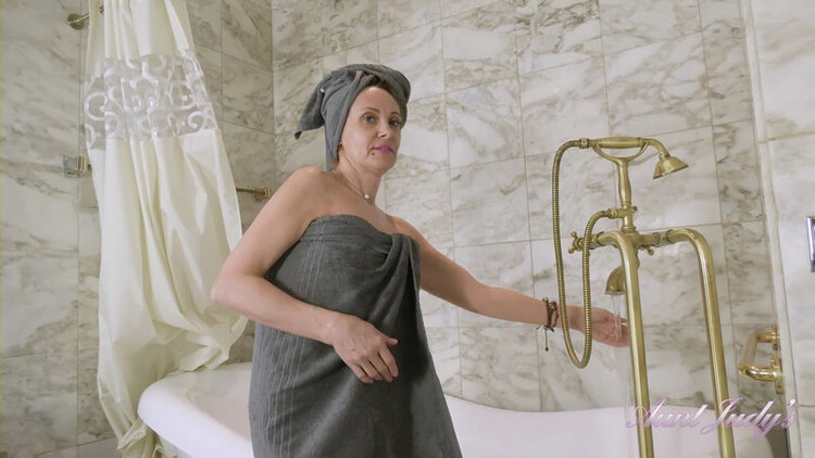 Gerda : Gets Naughty In The Bath [AuntJudys] 2024