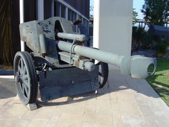 Howitzer 10.5cm LeFH18 Walk Around