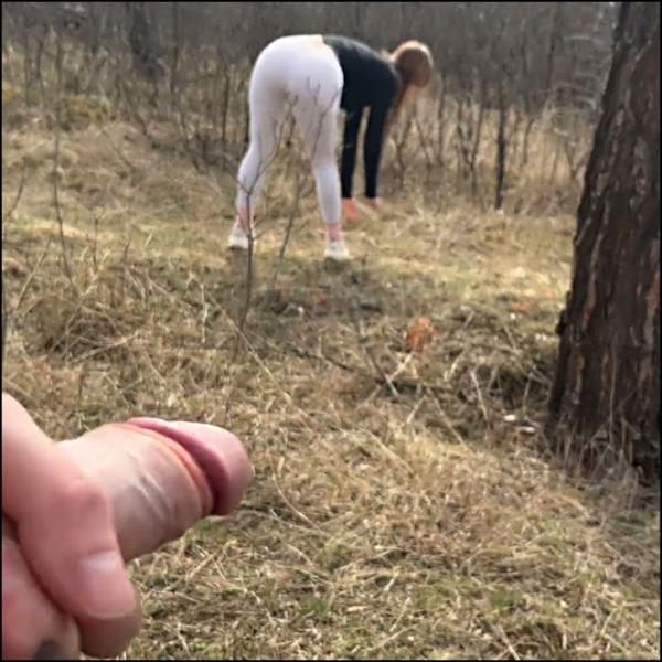 SkinLovers - An Exhibitionist And a Nymphomaniac Met In The Forest. Outdoor Sex With a Broken Condom. - [PornHub] (FullHD 1080p)