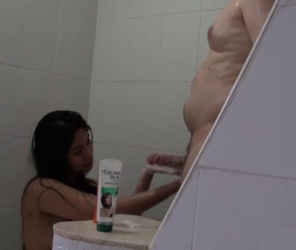Filipina Helps A Tourist Take A Shower  (FullHD)