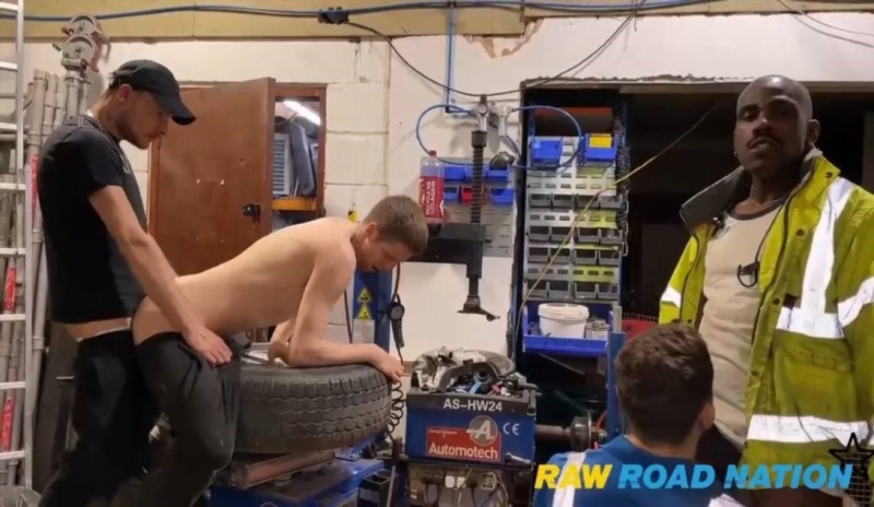 Ben Kane, Danny Ford, Jamie, Josh Innit, Tony Parker - Ginder Lad Gets More Than 1 Oil Change - [720p]