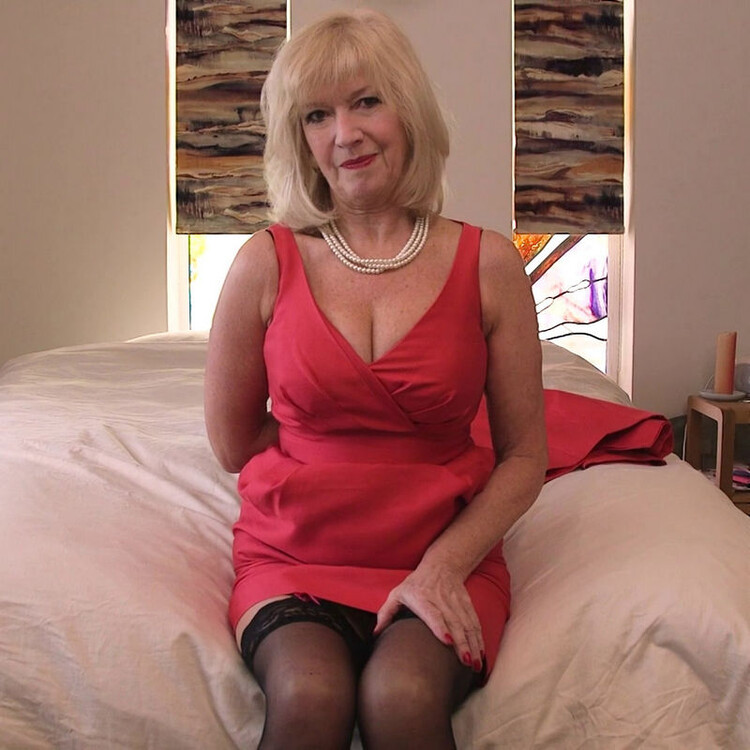 Hot British Granny Emily Jane Plays With Herself In Bed: Emily Jane (EU) (63)
