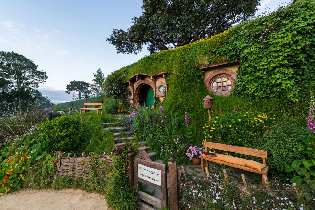 Hobbiton 4a6095725c072d7ccf2357f701db5b43