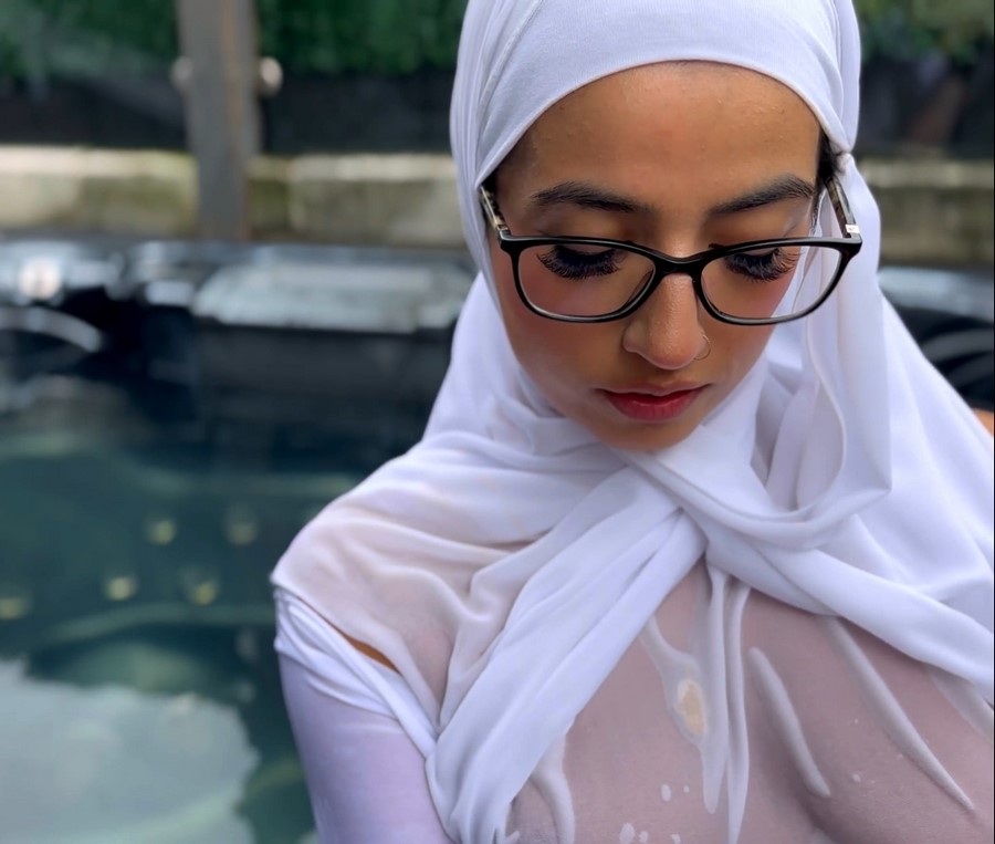 Aaliyah Yasin Hijabi Muslim Girl Fuck In Jacuzzi