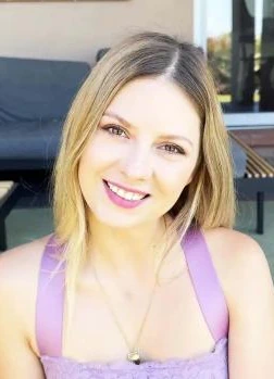 jacquieetmicheltv – Rebecca finds a beautiful connection with Elektra…