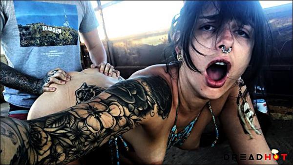 Porn Inside An Abandoned Bus In DESERT -Amateur Porn Vlog 2 - [PornHub] (FullHD 1080p)