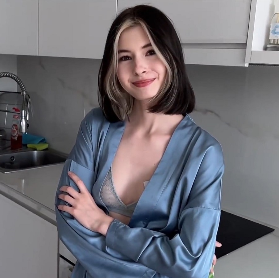 Cutie Kim - The Neighbor Girl Came For Salt But I Fuck Her FullHD