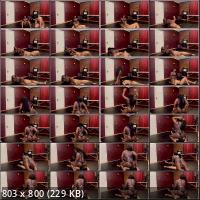 Blogfemdo - Queen Melanin - Huge Thigh Scissoring On Human Punching Bag (FullHD/1080p/696 MB)